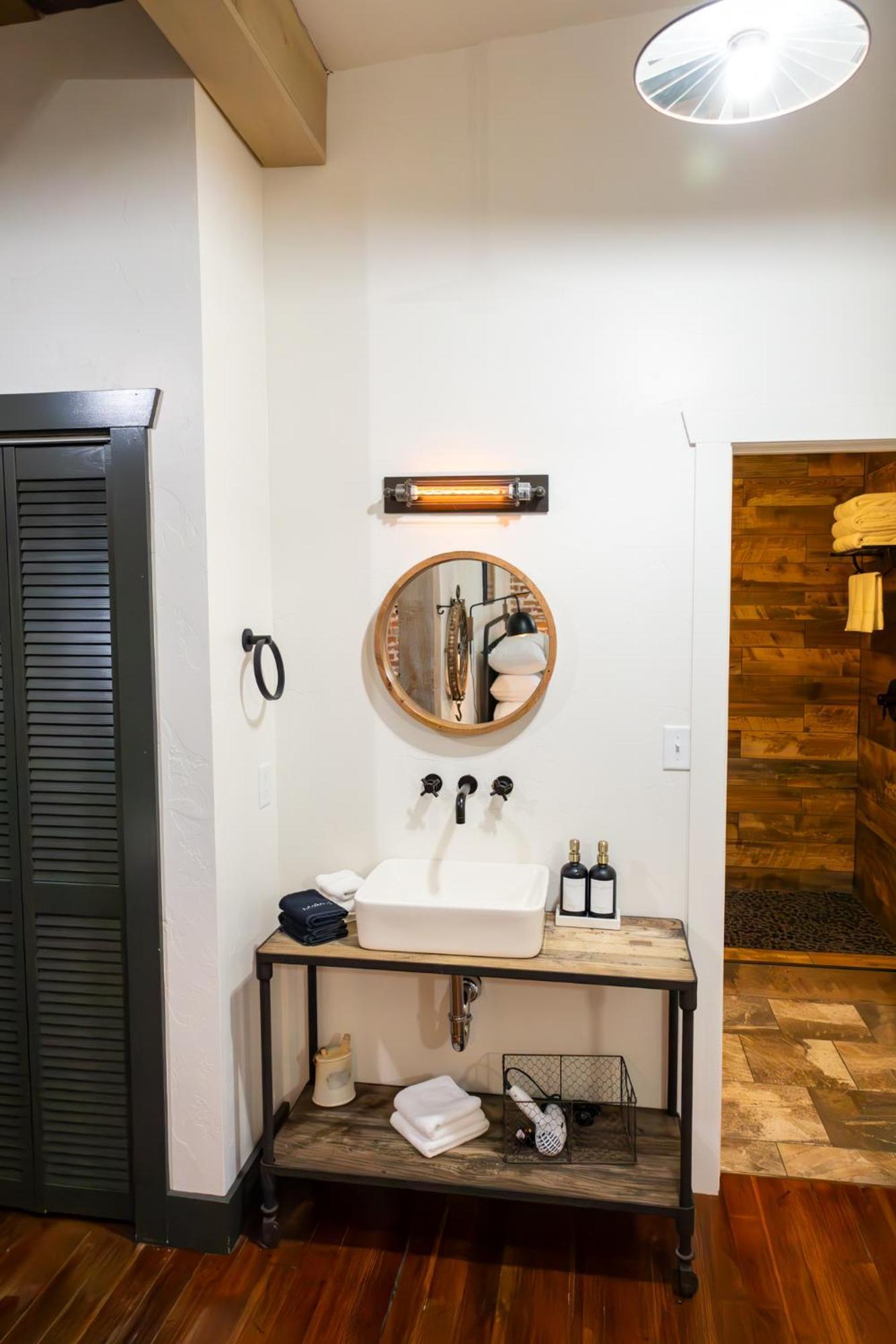 Lander Millhouse Hotel Ngoại thất bức ảnh