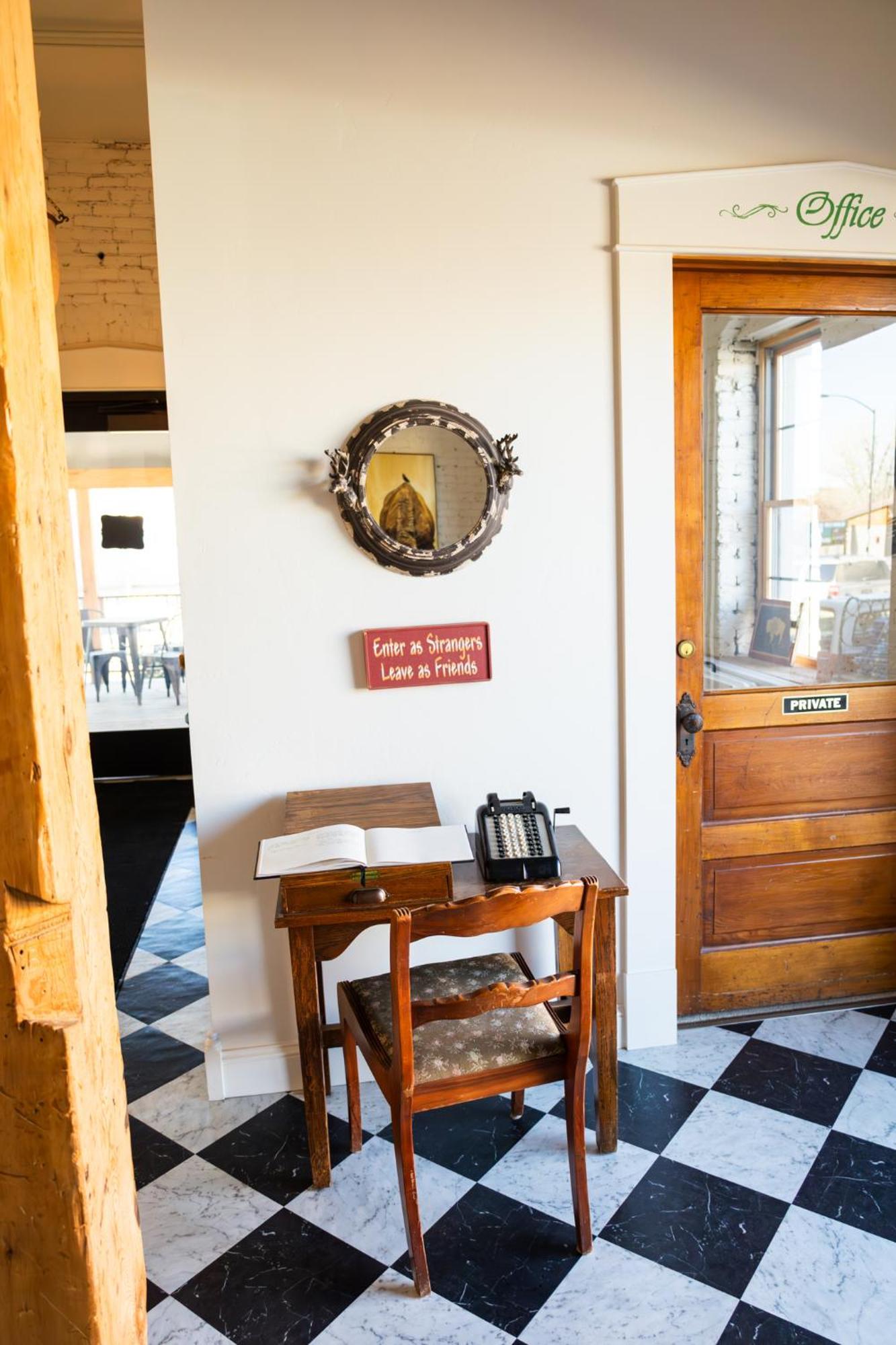 Lander Millhouse Hotel Ngoại thất bức ảnh